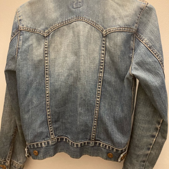 Gap women’s denim jacket - Picture 2 of 2